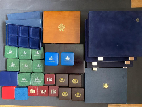 Job lot royal mint etc - lot, empty